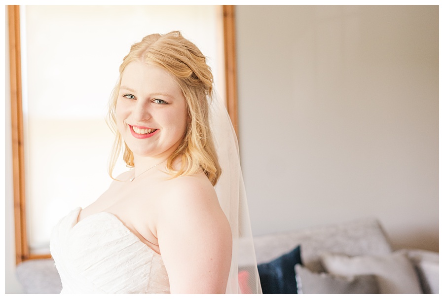 Aiden Laurette Photography | Ontario Wedding Photography | Bride getting ready