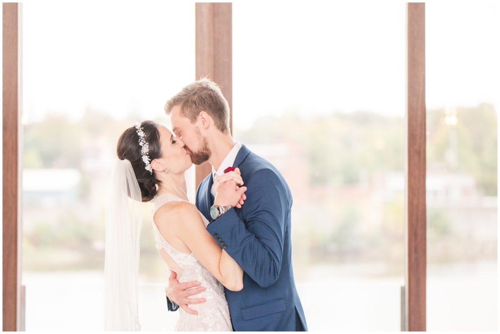Aiden Laurette Photography | Ontario Wedding Photographer | Wedding Ceremony | Cambridge Mill