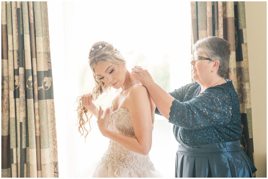 Aiden Laurette Photography | Ontario Wedding Photography | Millcroft Inn Wedding | Getting ready Shots