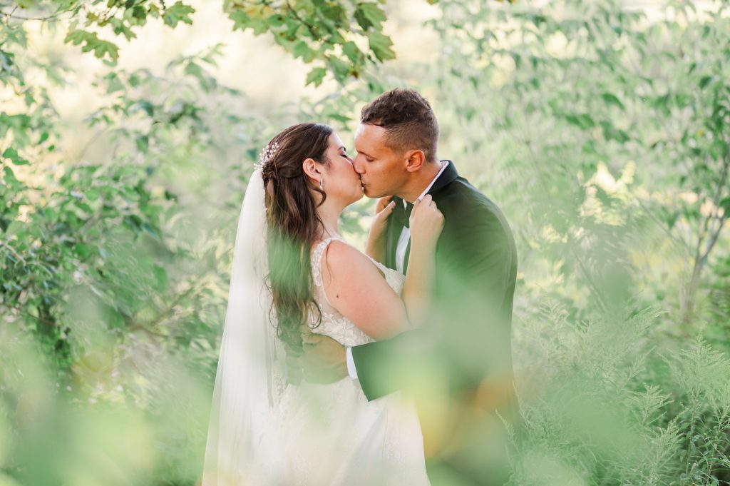 Should I do a first look | Aiden Laurette Photography | Ontario Wedding Photographer | Couples Portrait Kissing