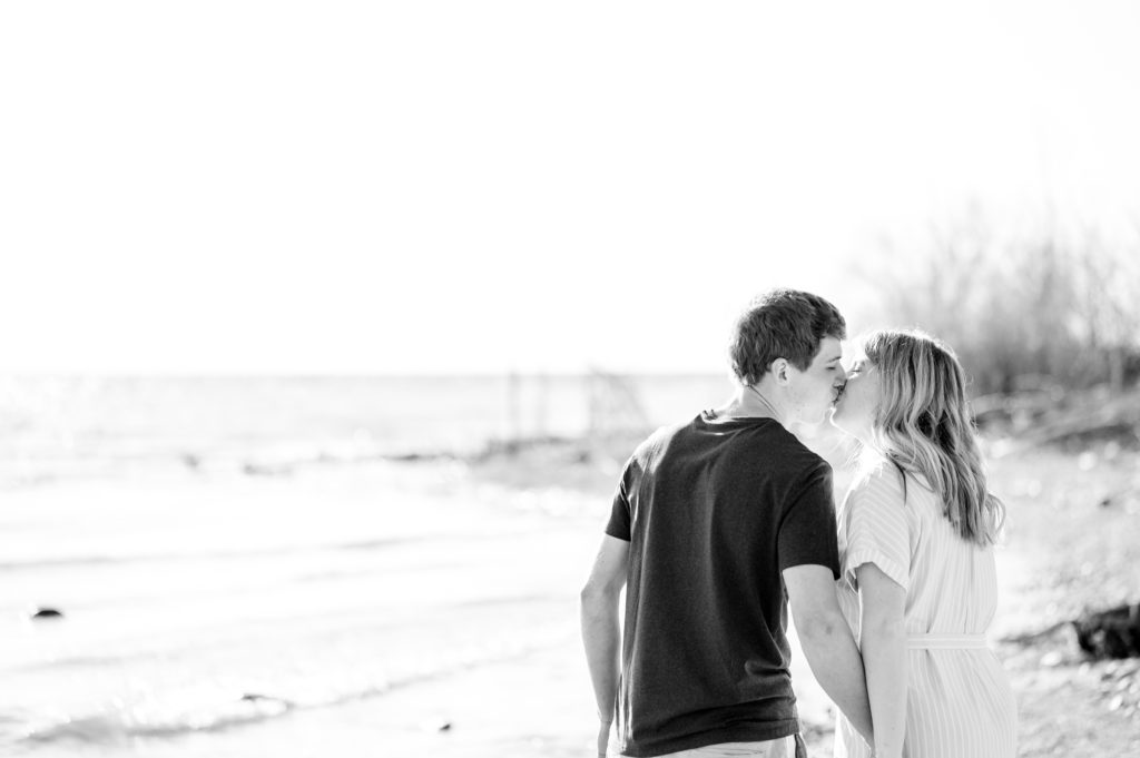 Beach Engagement Session | Couples Photos | Ontario Wedding Photographer | Aiden Laurette Photography