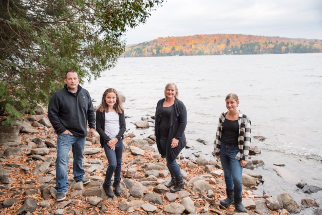 Aiden Laurette Photography | family poses on rocks