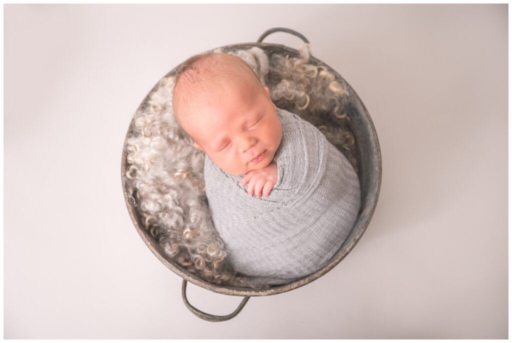 Aiden Laurette Photography | cozy minimalist newborn session